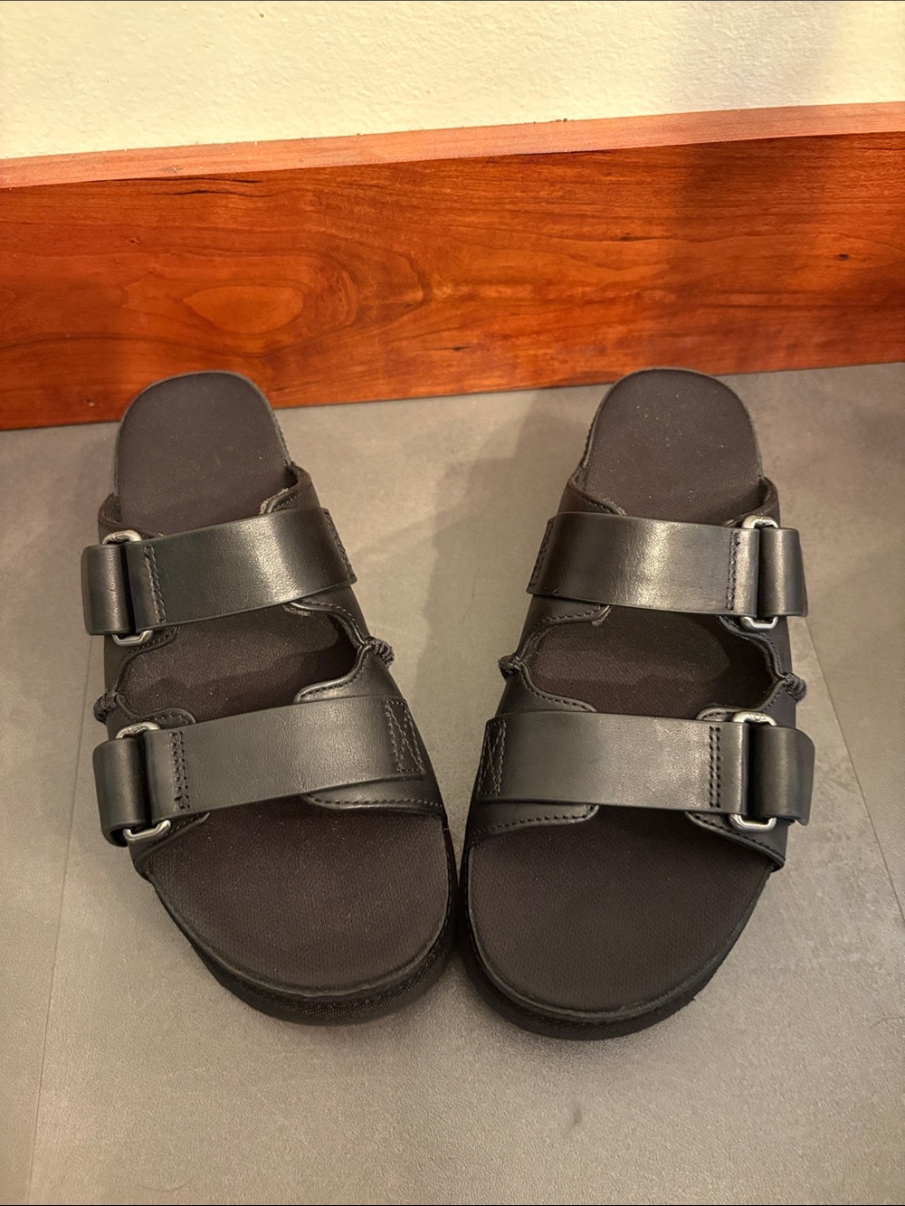 UGG Platform Sandal- black